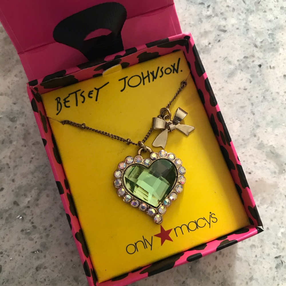 BRAND NEW Betsey Johnson 💚 necklace
